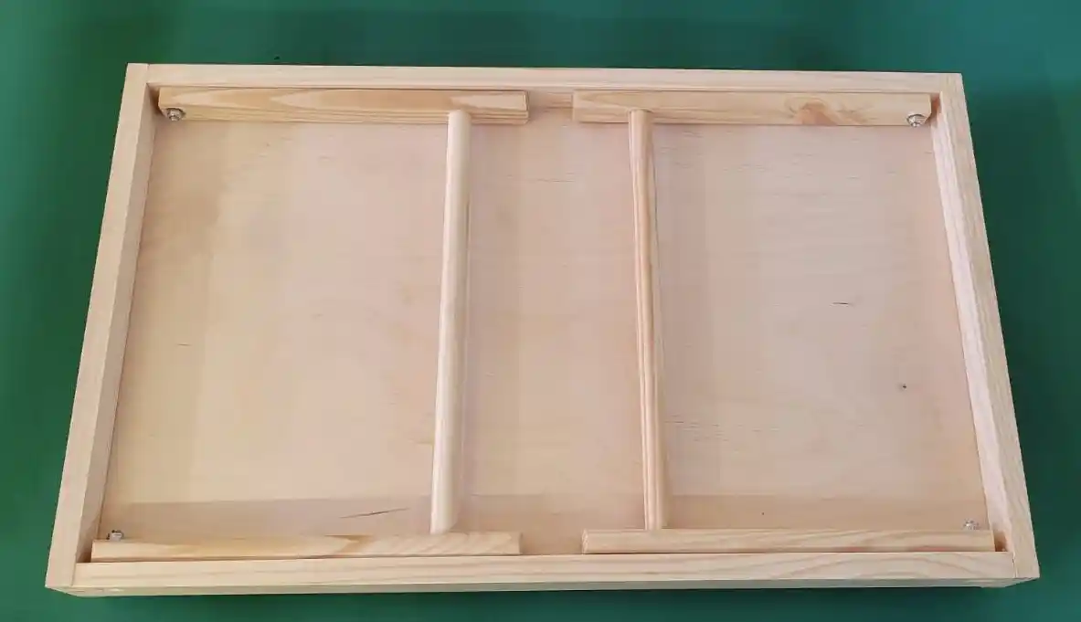 PIKUSA — sleutelbox, licht hout, open met haakjes